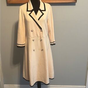 Goelia Women’s Beige Knit Sweater With Black Trim Pearl Buttons Size 12